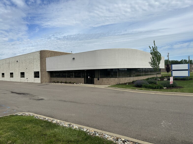 Primary Photo Of 39337-39349 Mound Rd, Sterling Heights Light Manufacturing For Lease