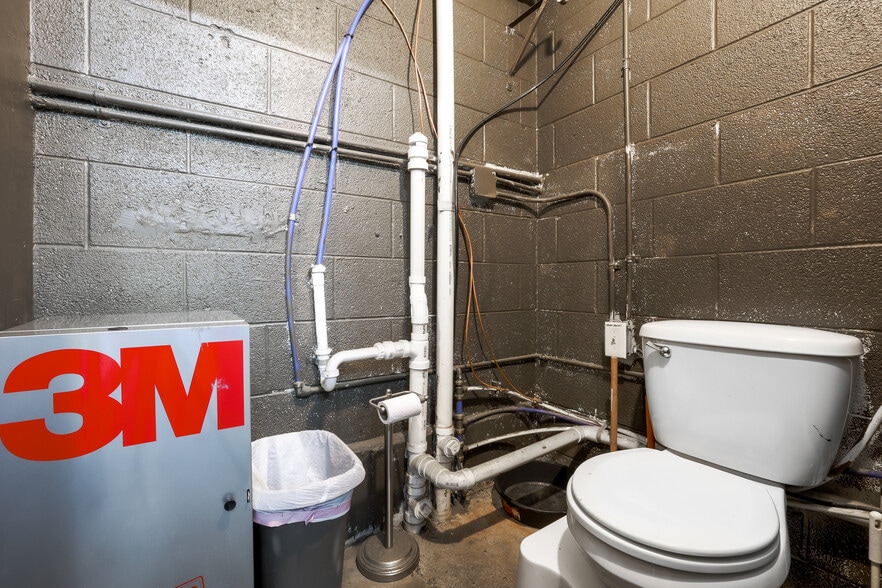 More Photos Of 3001 E Platte Ave, Colorado Springs Service For Sale