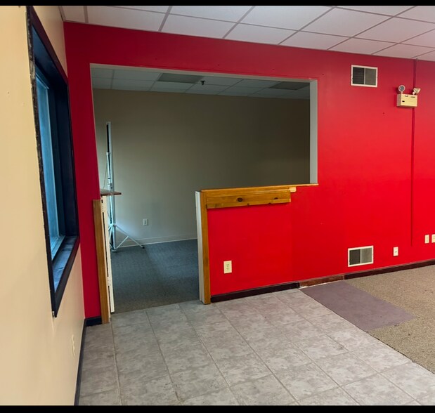 More Photos Of 657 Pleasant St, Fall River Freestanding For Lease