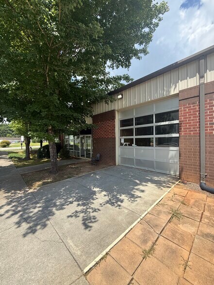 More Photos Of 590 Olympic Dr, Athens Distribution For Lease