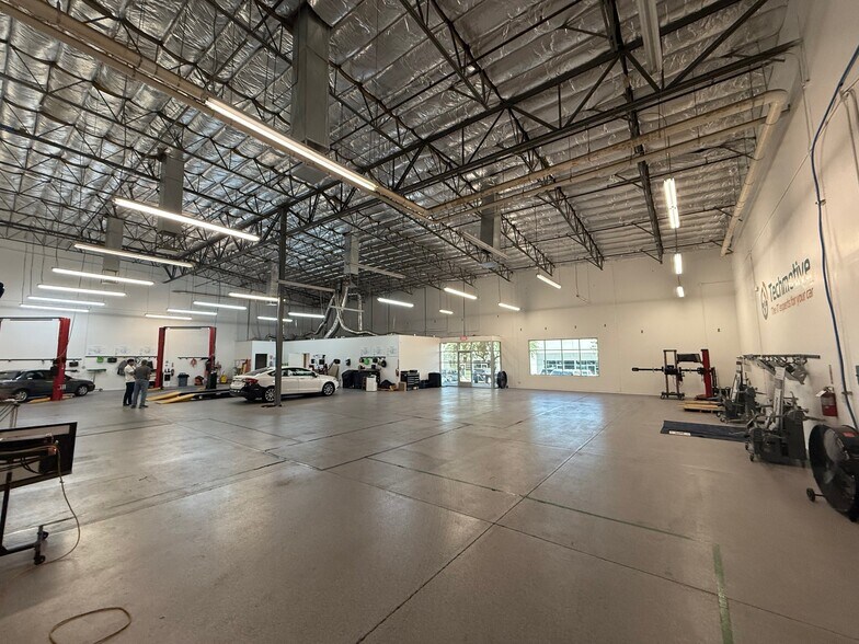 More Photos Of 180 Cassia Way, Henderson Warehouse For Lease