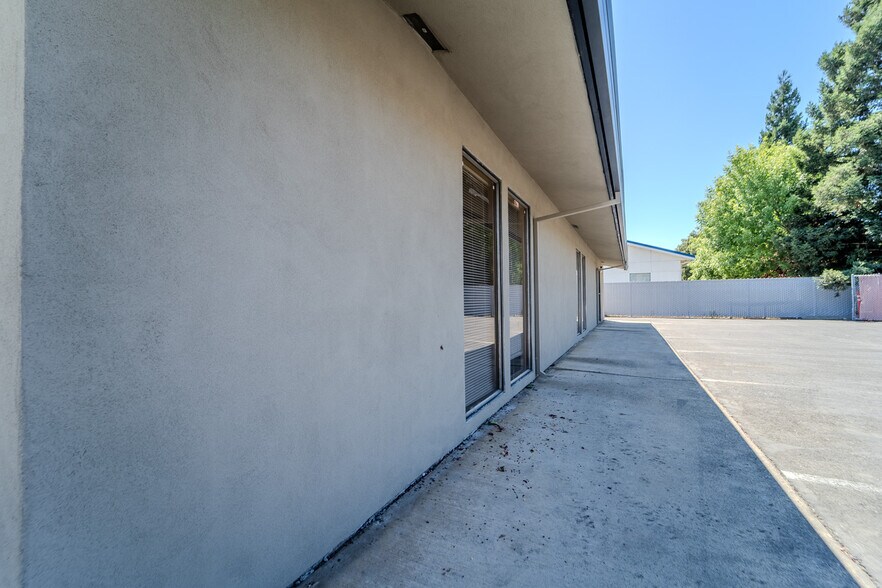 More Photos Of 1547 Starr Dr, Yuba City Office For Sale