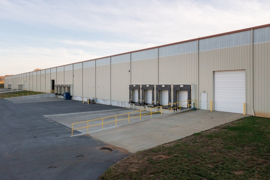 More Photos Of 720 Garvin Ln, Franklin Distribution For Lease