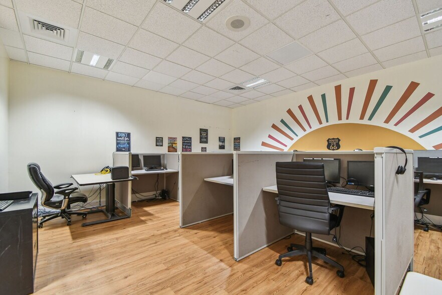 More Photos Of 10901 Danka Cir N, Saint Petersburg Office For Sale