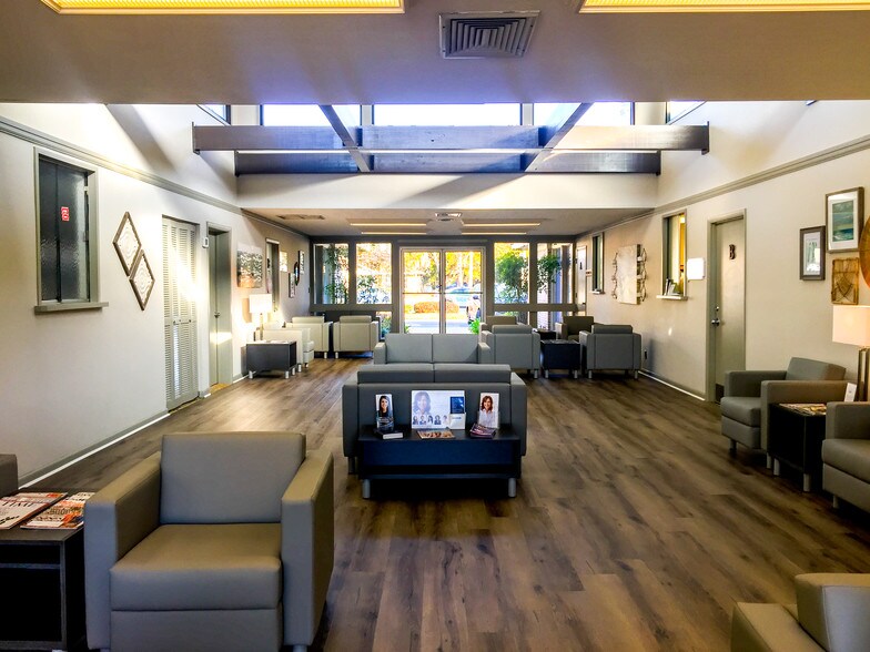 More Photos Of 1406 Kingsley Ave, Orange Park Medical For Lease