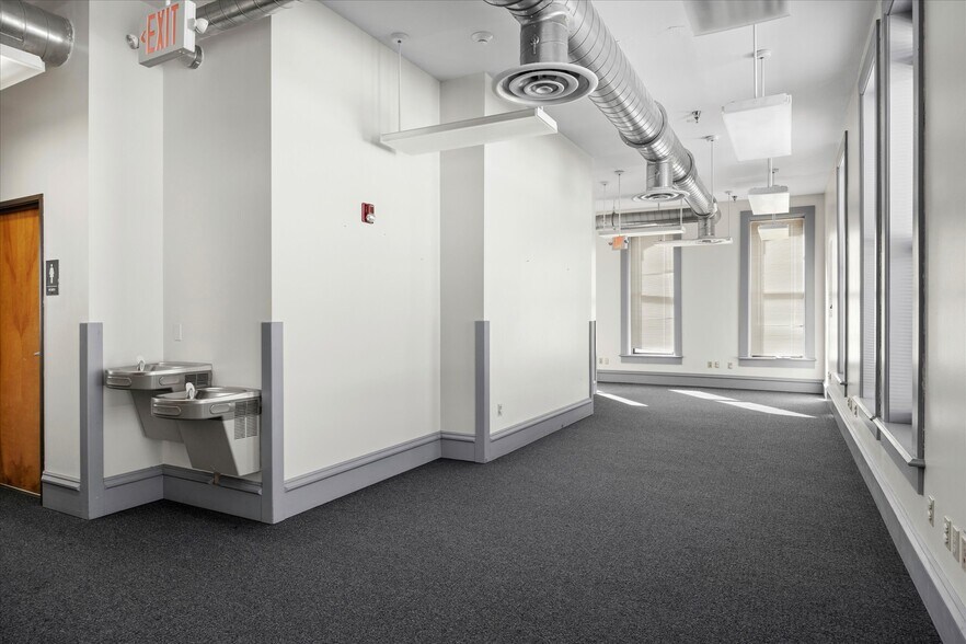 More Photos Of 2-4 W Ohio St, Butler Office For Lease