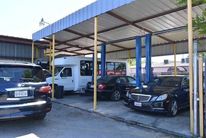 More Photos Of 8921 Daffodil Ave, Houston Auto Repair For Lease