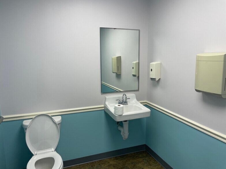 More Photos Of 325 Gambrills Rd, Gambrills Office For Sale