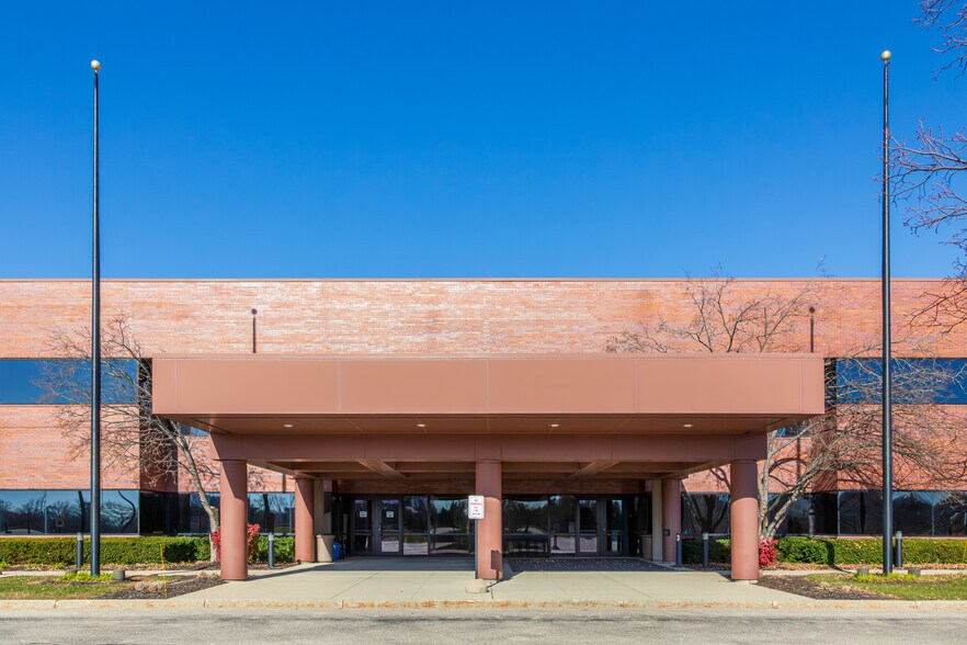 More Photos Of 11000 W Lake Park Dr, Milwaukee Office For Sale