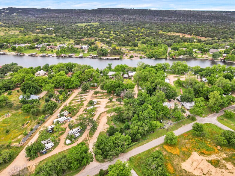 More Photos Of 408 Clen Oak Pkwy, Burnet Hospitality For Sale