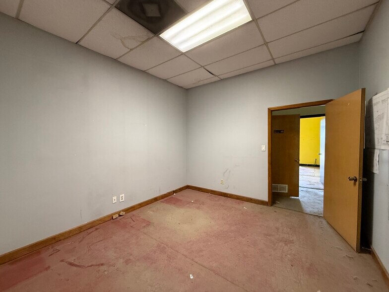 More Photos Of 7349 Peppermill Pky, North Charleston Flex For Lease