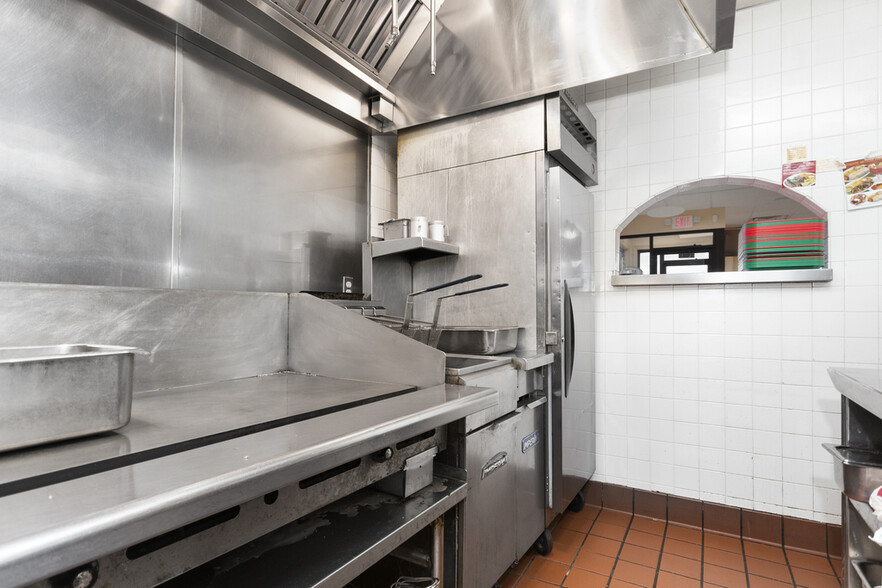 More Photos Of 1015 E Ogden Ave, Naperville Fast Food For Sale