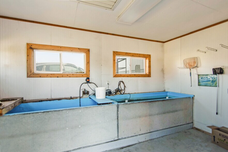 More Photos Of 7 Honey Springs Loop, Brumley Service Station For Sale