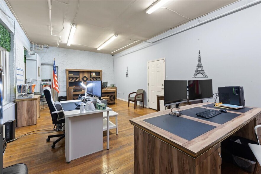 More Photos Of 181 S Whitfield St, Nazareth Office Residential For Sale