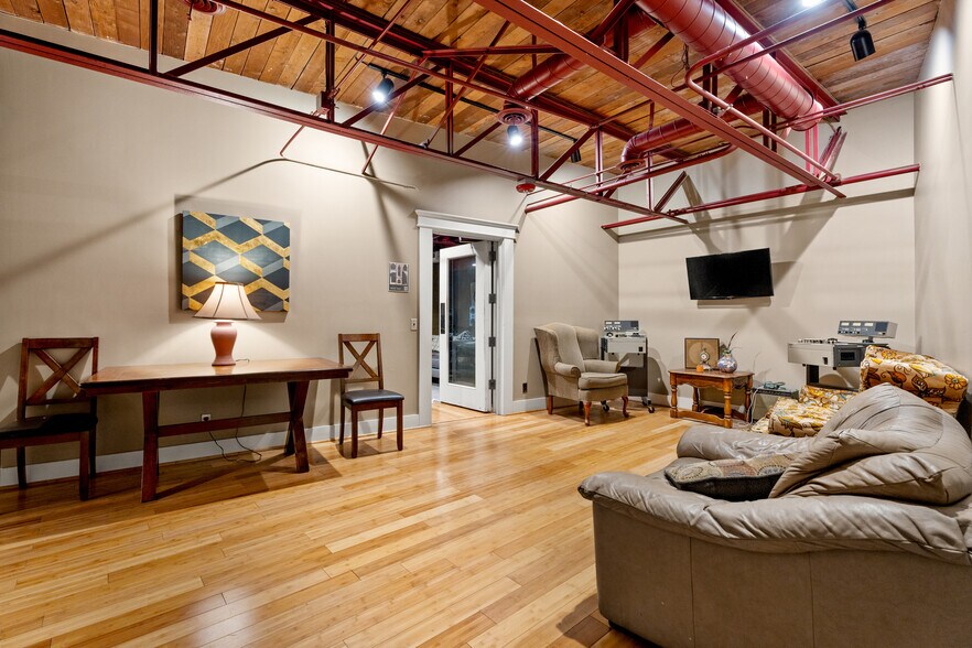 More Photos Of 2908 Epperly Dr, Del City Loft Creative Space For Sale