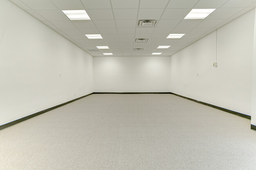 More Photos Of 2710 College Ave, Alton Medical For Lease