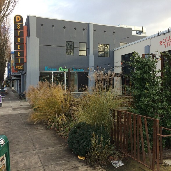 More Photos Of 3010-3090 SE Division St, Portland Freestanding For Lease