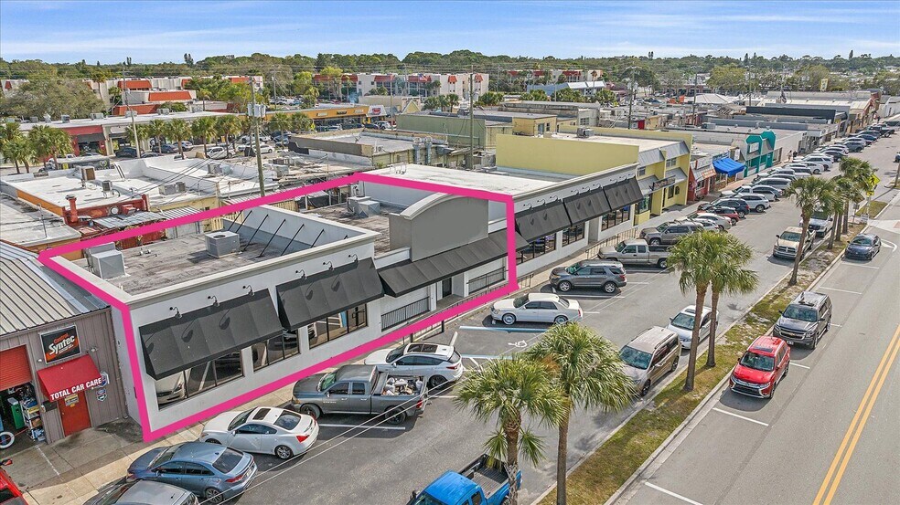 More Photos Of 6523 Gateway Ave, Sarasota Bar For Lease