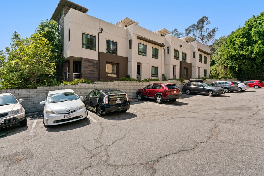 More Photos Of 2131 N Cahuenga Blvd, Los Angeles Apartments For Sale