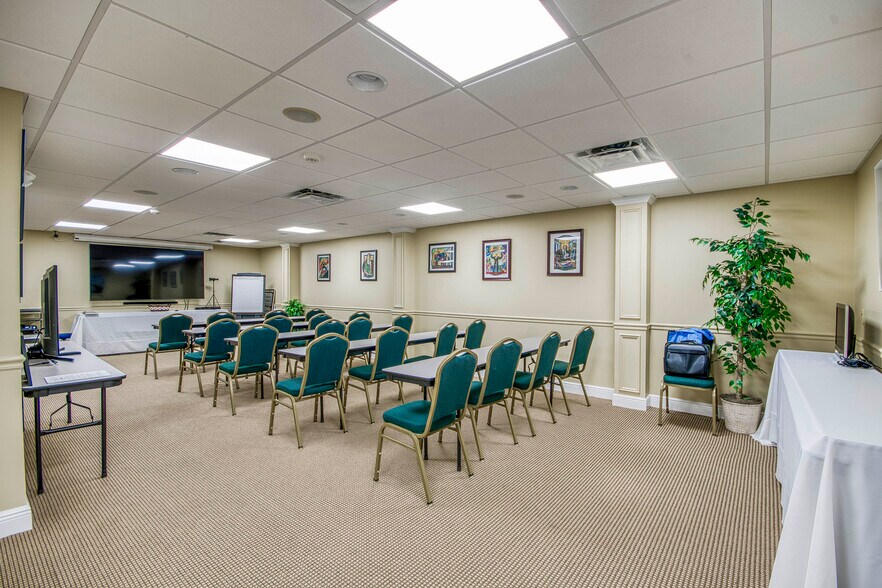 More Photos Of 2662-2698 SE Willoughby Blvd, Stuart Office For Sale