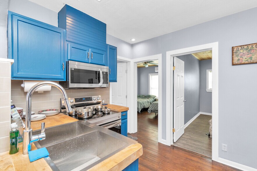 More Photos Of 915 8th St, Galveston Apartments For Sale