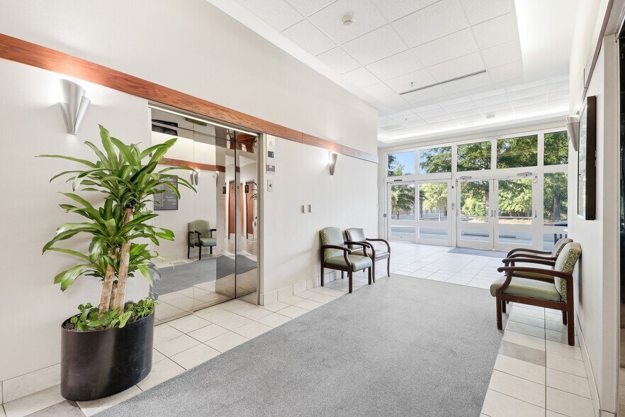 More Photos Of 3010 Farrow Rd, Columbia Medical For Lease