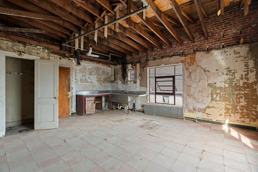 More Photos Of 54 Washington St, Middletown Office For Sale