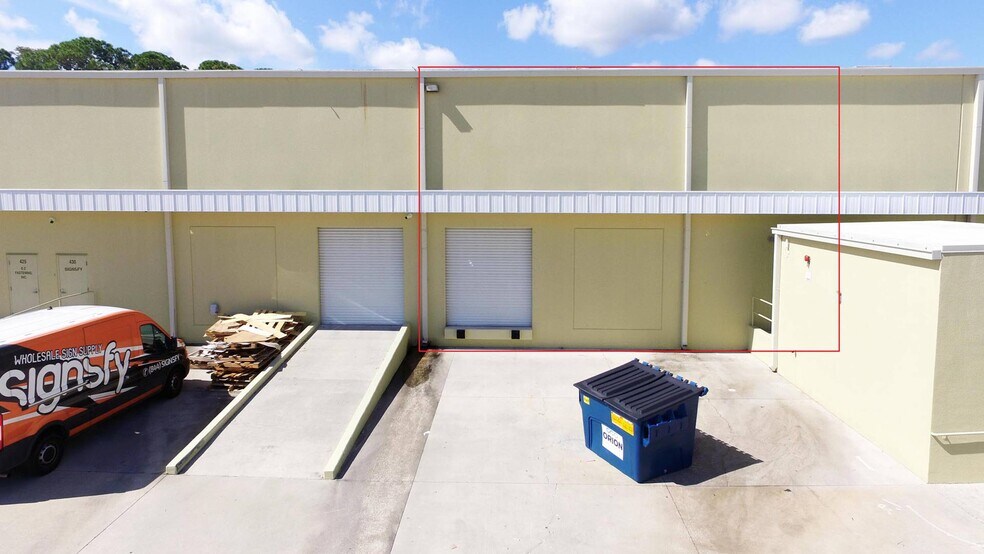 More Photos Of 640 Brooker Creek Blvd, Oldsmar Light Distribution For Lease