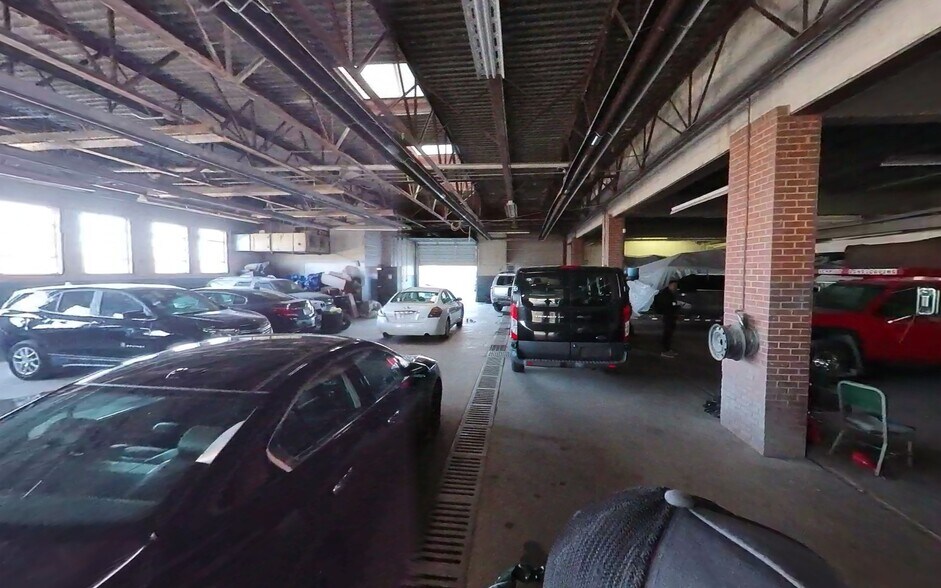 More Photos Of 12827 Frankstown Rd, Pittsburgh Auto Dealership For Lease