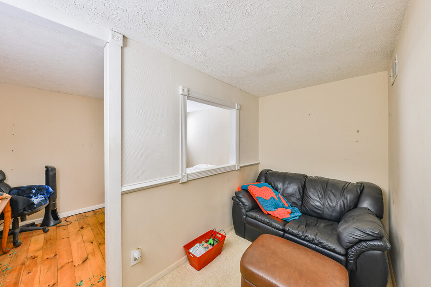 More Photos Of 126 N Wilson St, Dresden General Retail For Sale