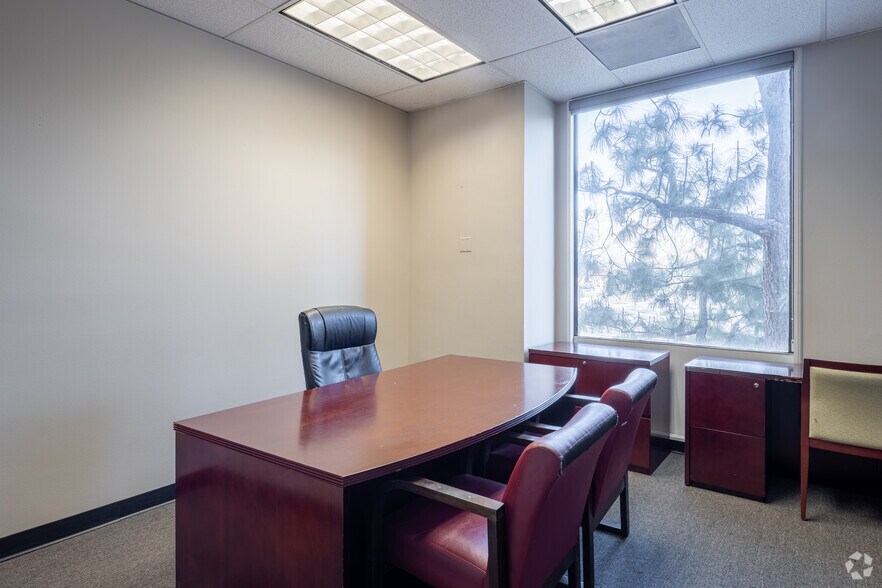 More Photos Of 1950 E 17th St, Santa Ana Office For Lease