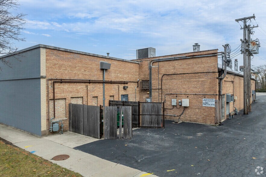 More Photos Of 501-507 E Saint Charles Rd, Villa Park Freestanding For Lease