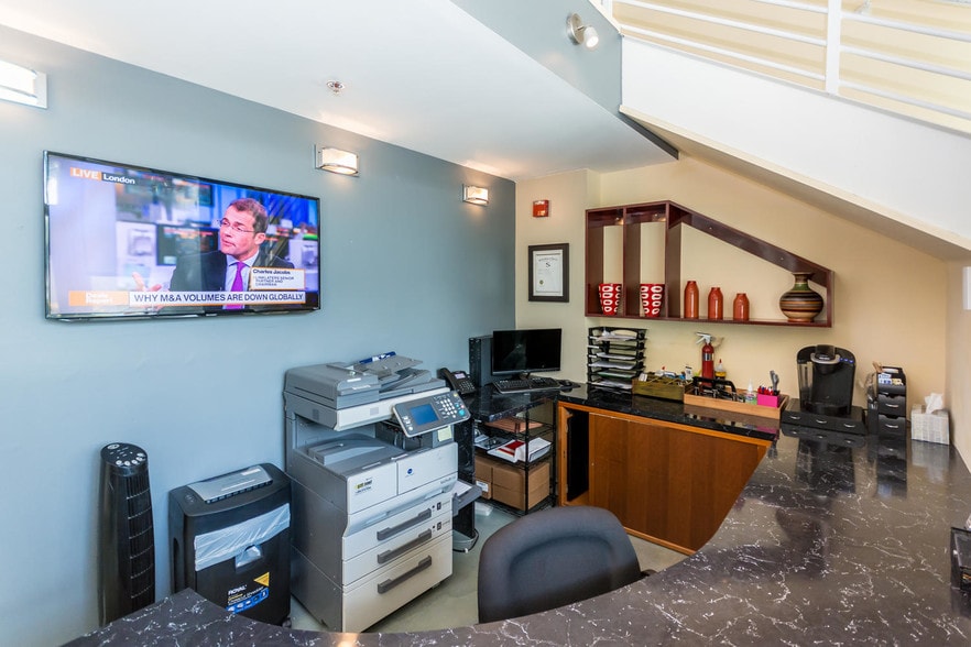 More Photos Of 2301 Wilton Dr, Wilton Manors Apartments For Sale