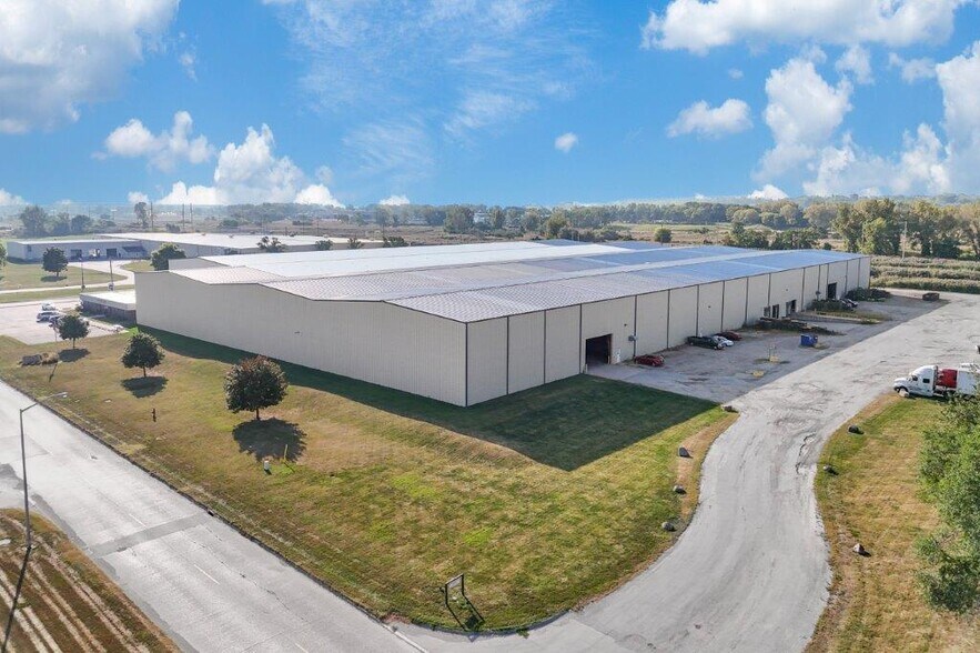 More Photos Of 2930 Morton Dr, East Moline Warehouse For Lease