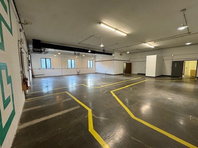 More Photos Of 8 Maple Dr, Monroe Warehouse For Lease