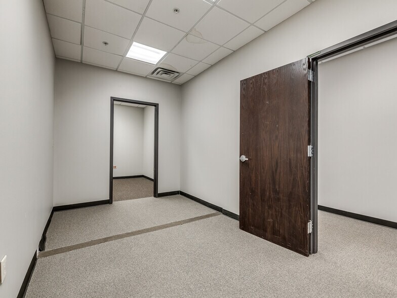 More Photos Of 3101 W Tecumseh Rd, Norman Office For Lease