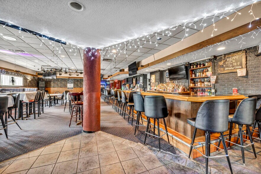 More Photos Of 5348 E Lake Rd, Sheffield Lake Restaurant For Sale