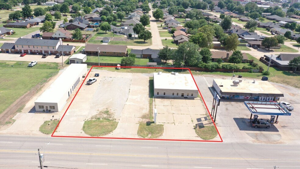 More Photos Of 400 E Jack Choate Ave, Hennessey Office For Sale