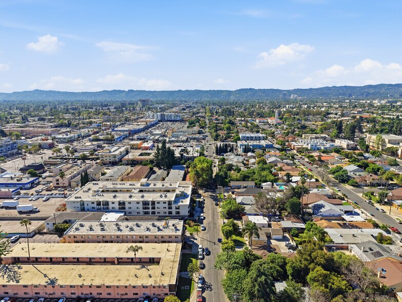 More Photos Of 6902 Vesper Ave, Van Nuys Apartments For Sale