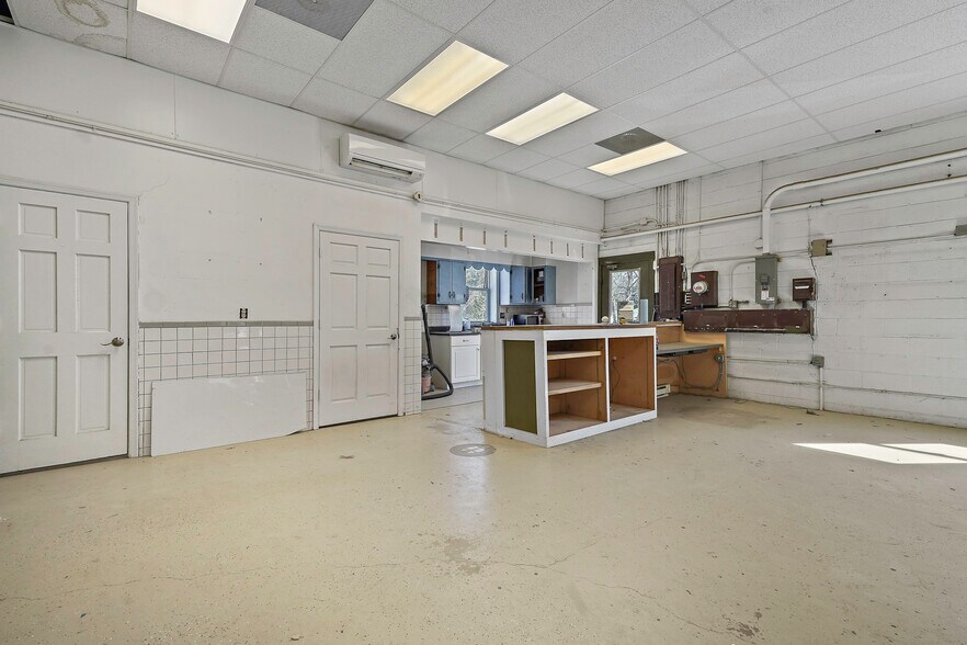 More Photos Of 43 E Colonial Hwy, Hamilton Restaurant For Sale