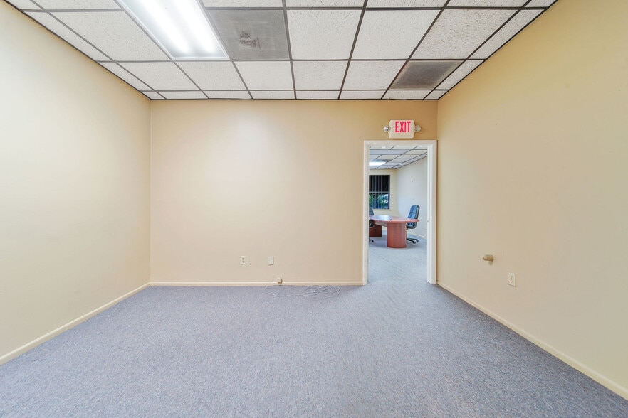 More Photos Of 25 E 4th St, Hialeah Office For Lease