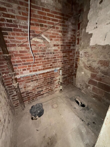 More Photos Of 5855 Ager Rd, Hyattsville Freestanding For Sale