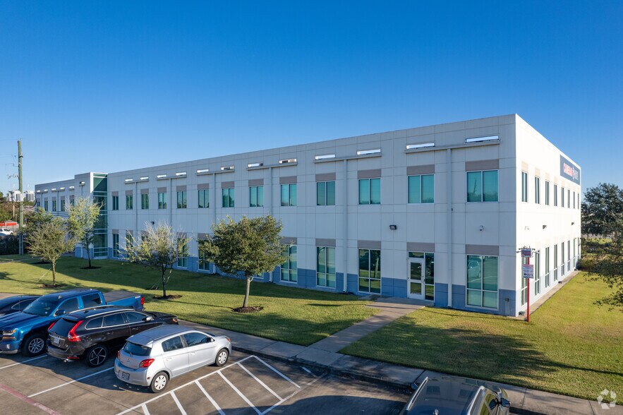 More Photos Of 9949 W Sam Houston Pky N, Houston Office For Lease