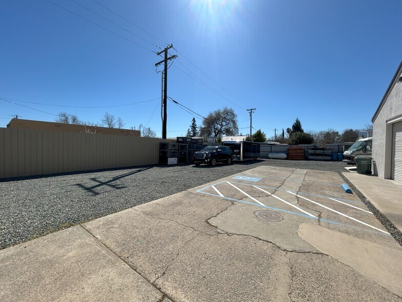 More Photos Of 14165 Market St, Walnut Grove Showroom For Sale