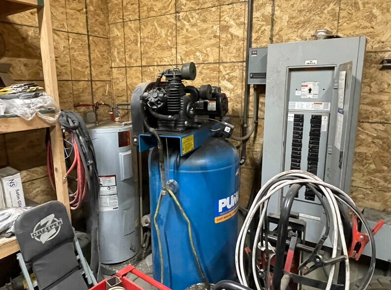 More Photos Of 523 Business Parkway rd, Falls City Manufacturing For Sale