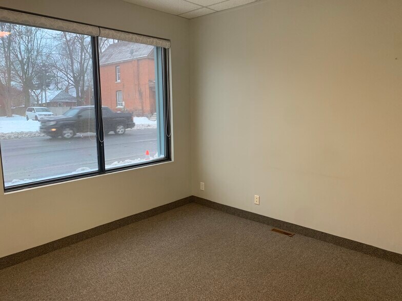 More Photos Of 356-358 Main St E, Hamilton Storefront Retail Residential For Lease