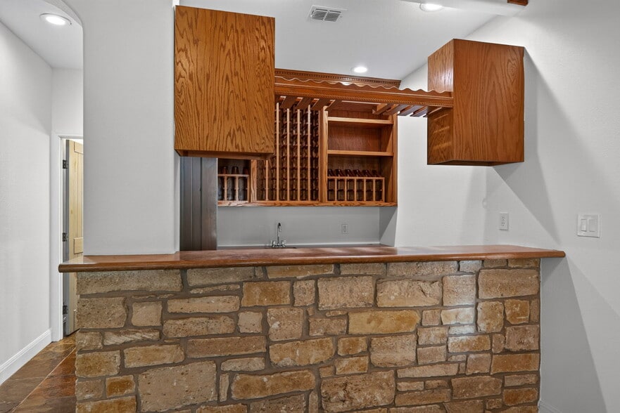 More Photos Of 2234 Highway 90 w, Castroville Flex For Sale