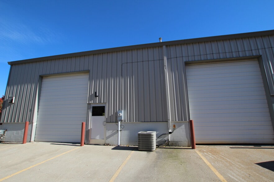 More Photos Of 5499 Perry Dr, Waterford Warehouse For Lease