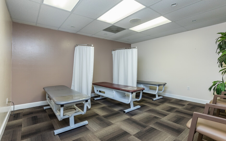 More Photos Of 150 Pondella Rd, North Fort Myers Medical For Sale