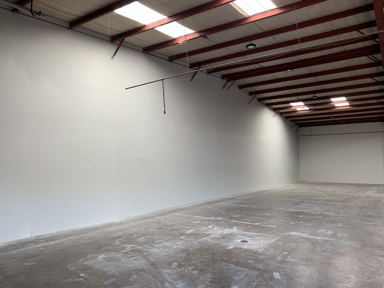 More Photos Of 2761 S Great Southwest Pkwy, Grand Prairie Distribution For Lease